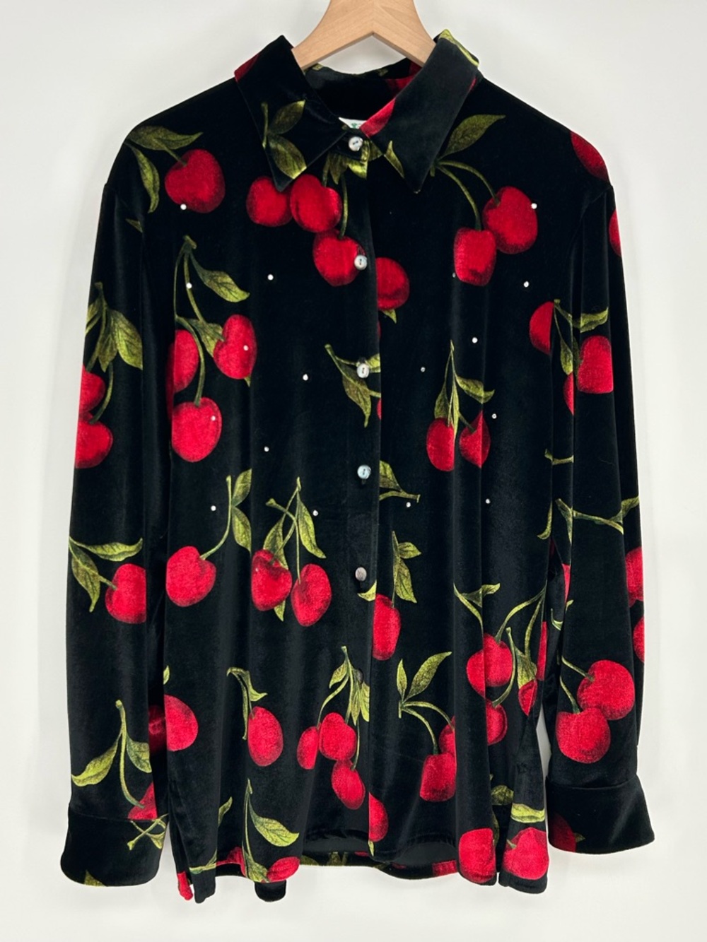 "NWT" The Quacker Factory Black Velvet Plush Cherry Embellished Top -L‎